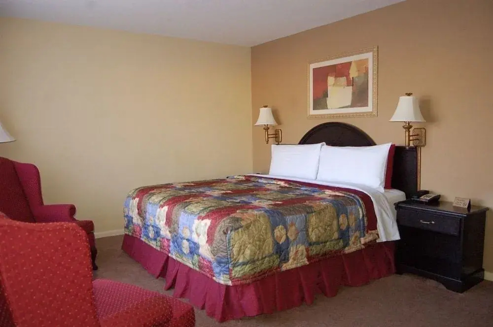 Golden Manor Inn & Suites