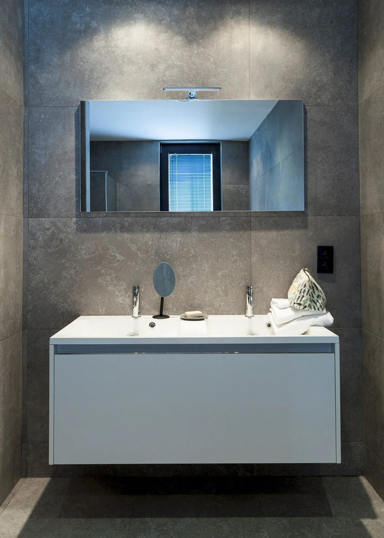 Unit 5 - Trendy Smart Home Triplex Private Garden & Parking