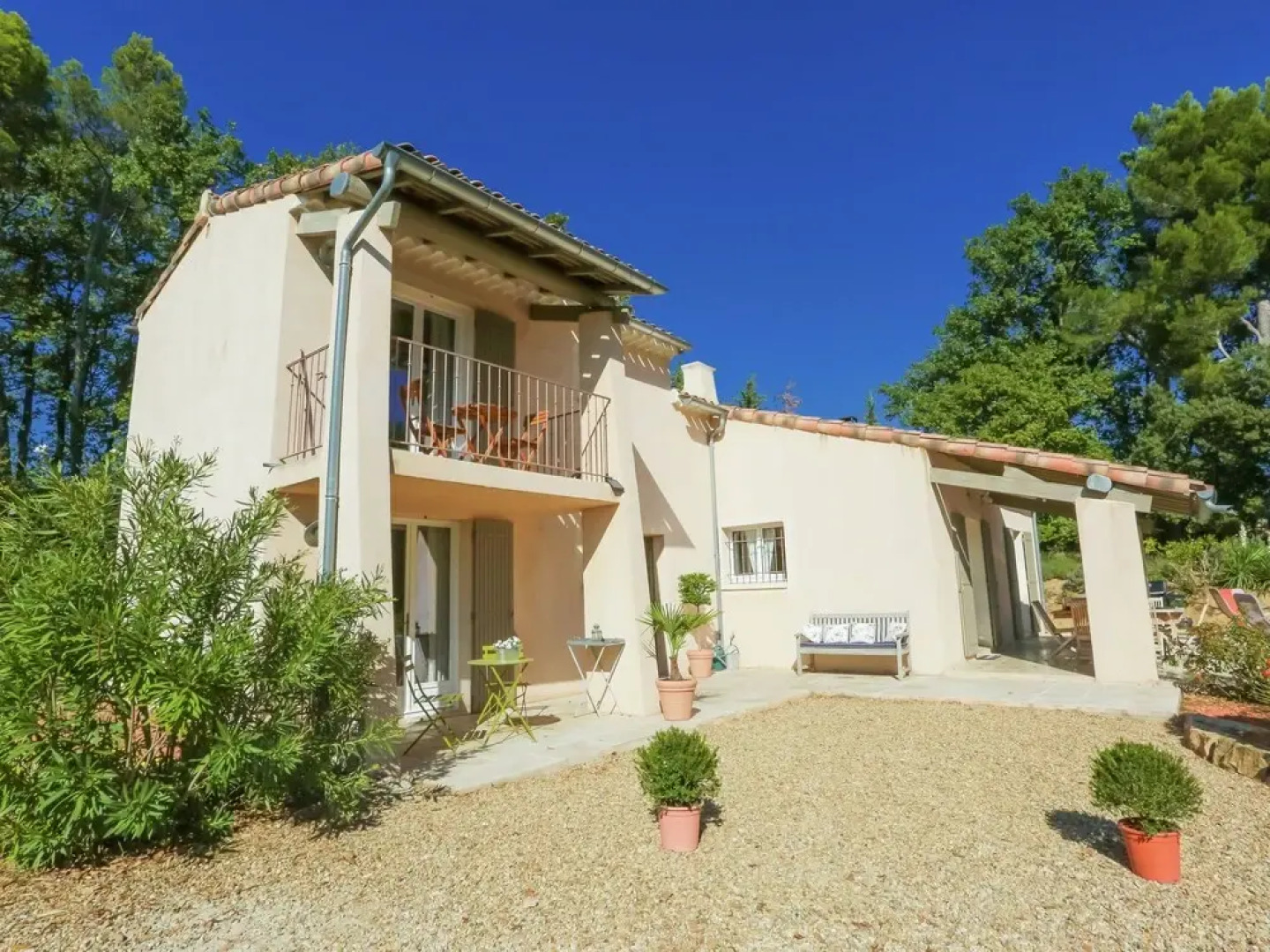 Lovely Villa in Buisson With Private Swimming Pool