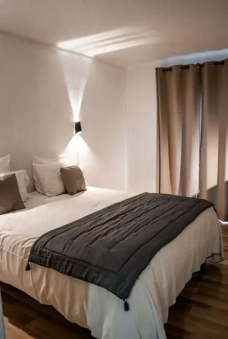 Logis Hôtel Restaurant Les Glycines