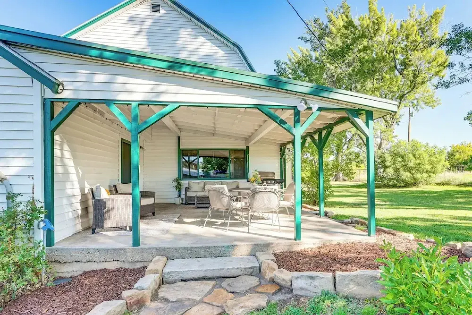 Patio & Mountain Views: Farmhouse in Mancos!