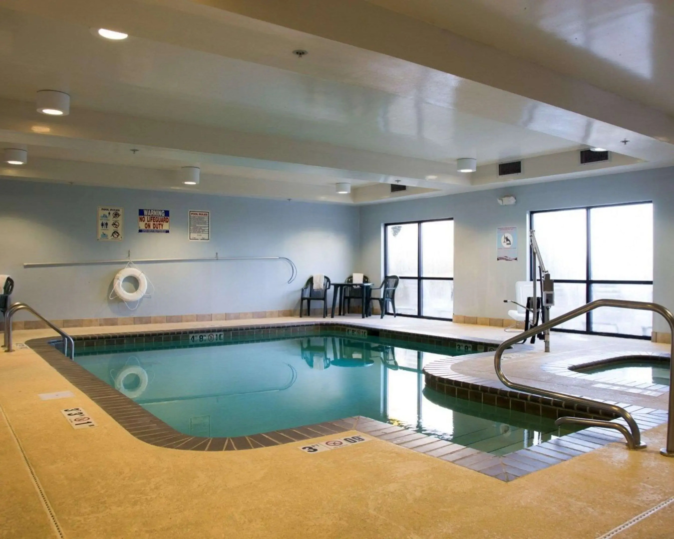 Comfort Suites Fultondale I-65 near I-22