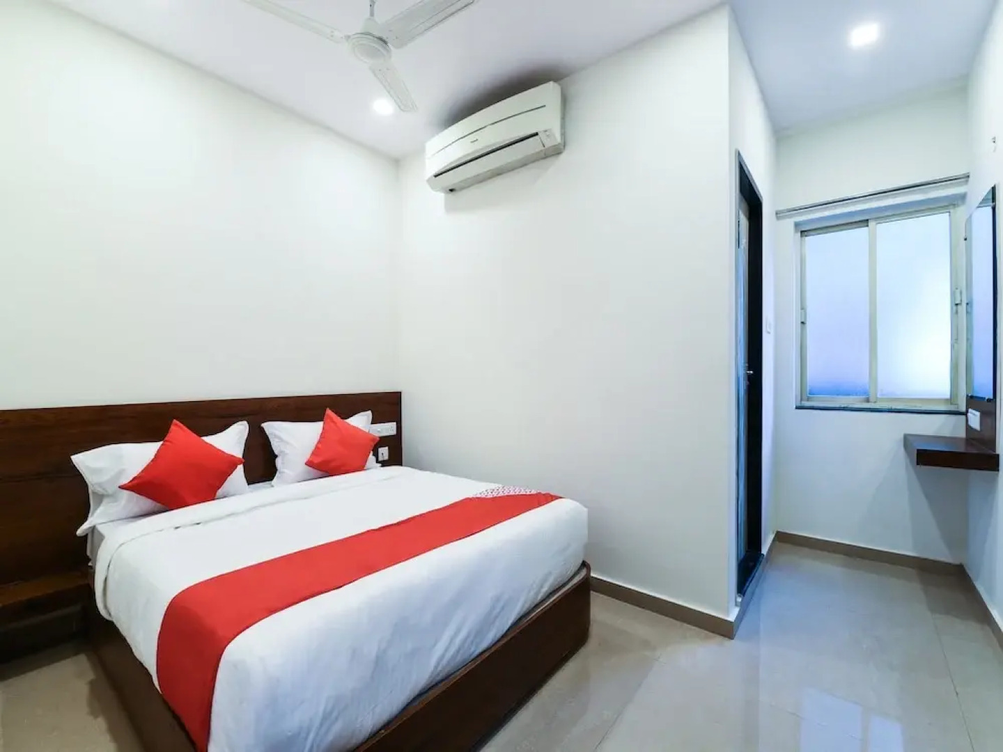 Blue Moon Inn By OYO Rooms