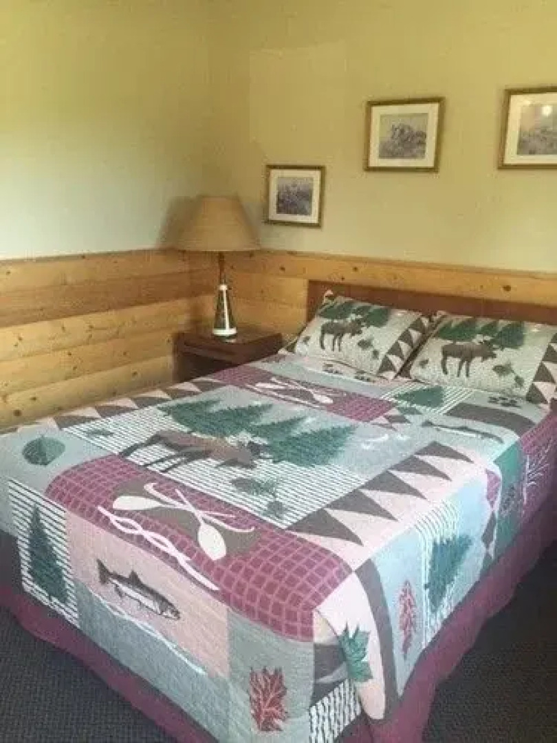 Smokey Hollow Motel & Resort