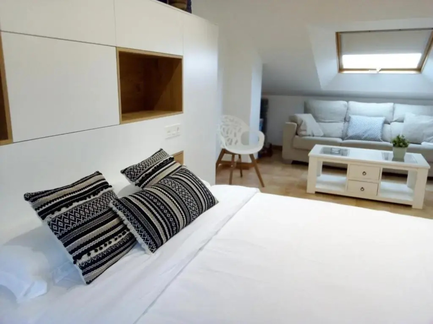 LAS LAGUNAS chalet adosado para máx 10, no recomendable para grupos de jóvenes