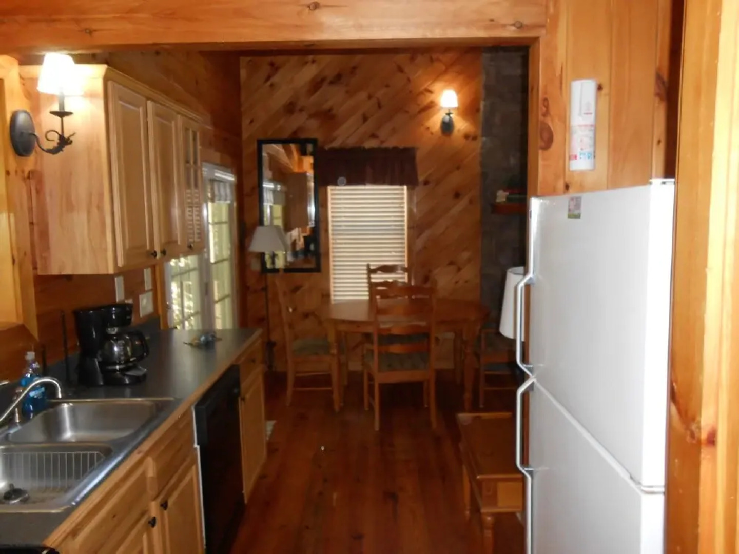 Cardinal Nest Cabin 80 2 Bedrooms 1.5 Bathroom Cabin