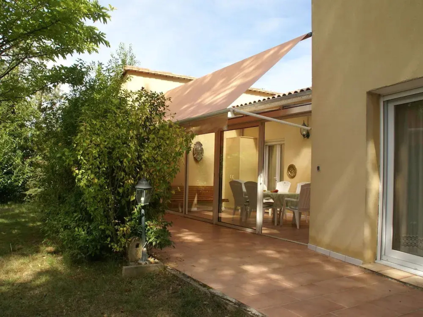 Modern Holiday Home in Belves with Swimming Pool