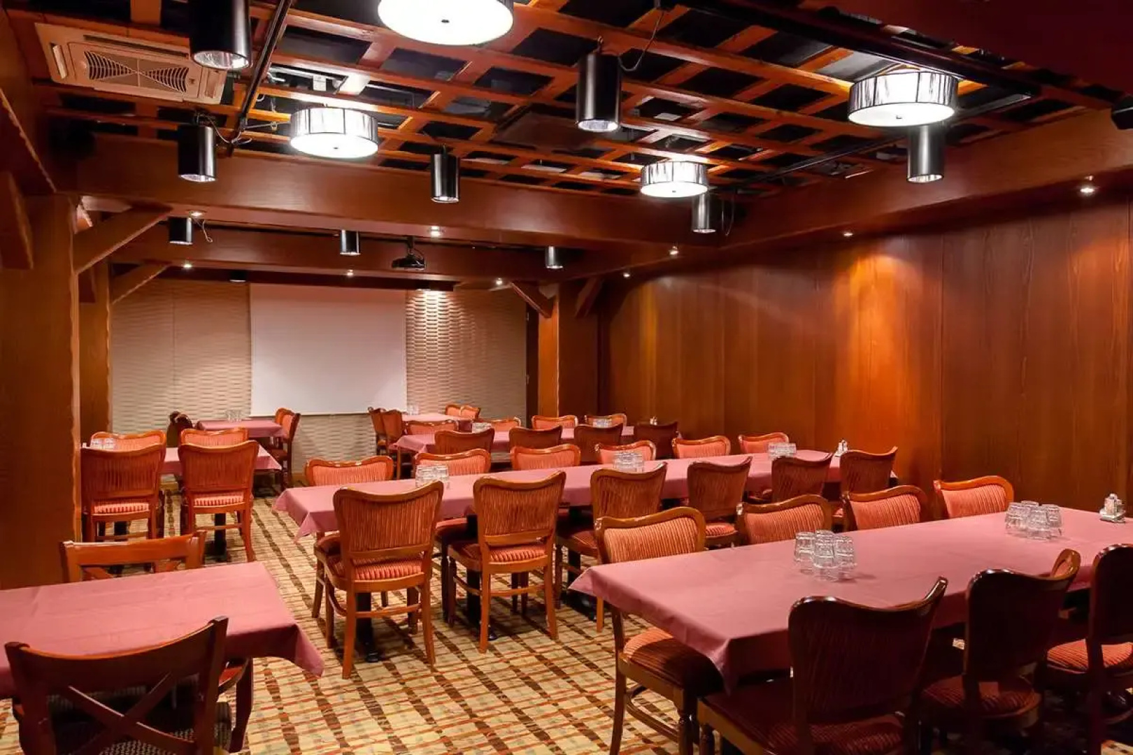 Hotel Aada