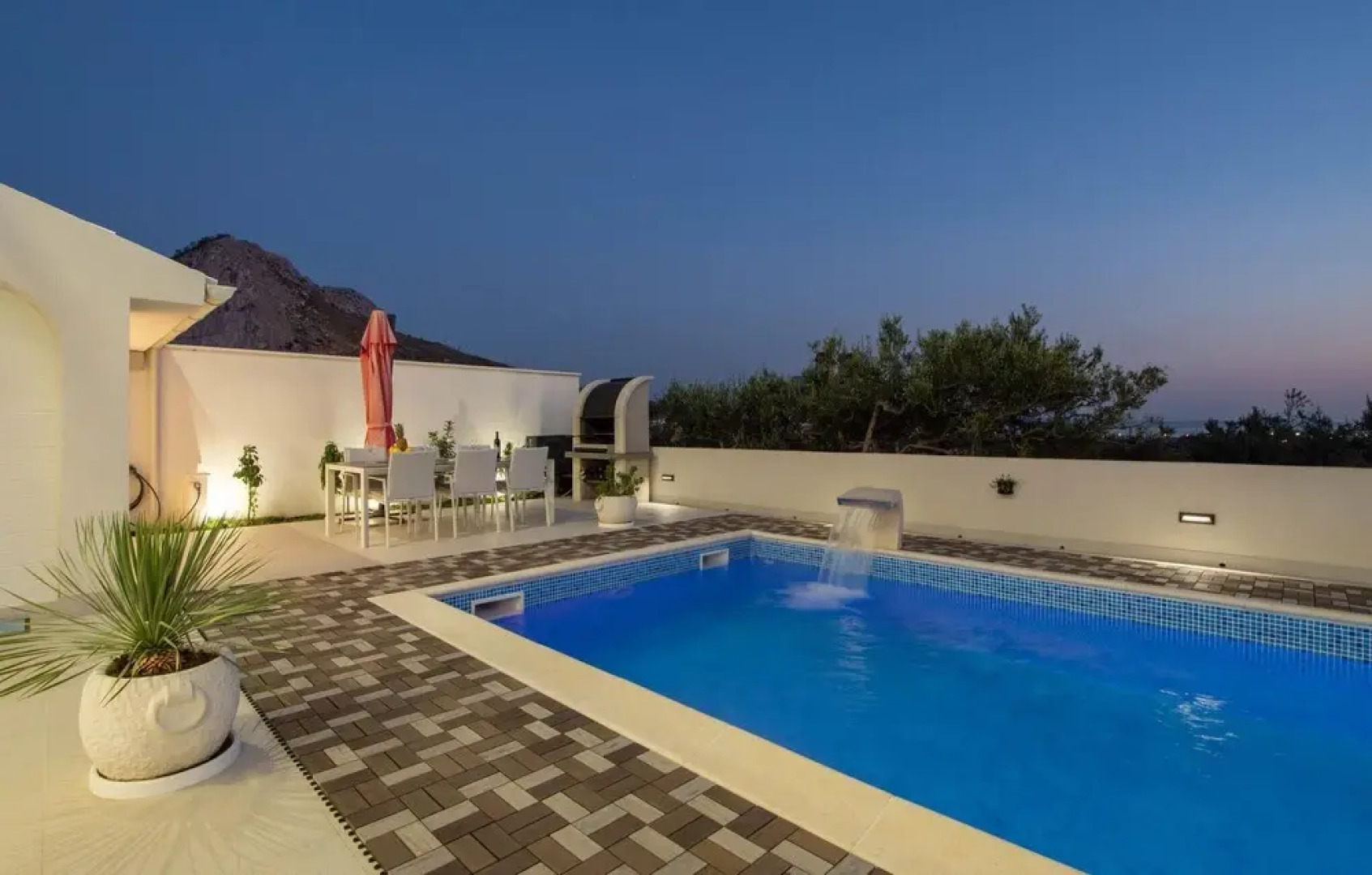 Beautiful Home in Zrnovnica With Sauna, Wifi and Outdoor Swimming Pool