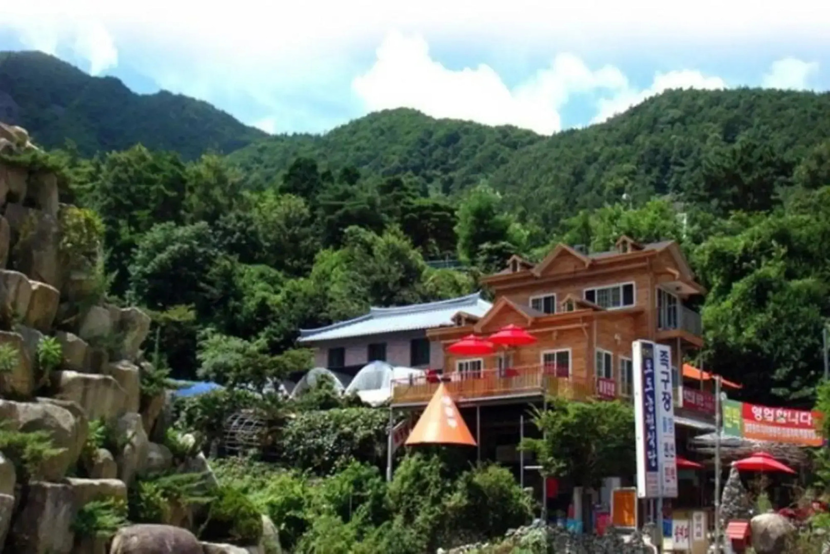 Sacheon Baegunimeomuneungot Pension