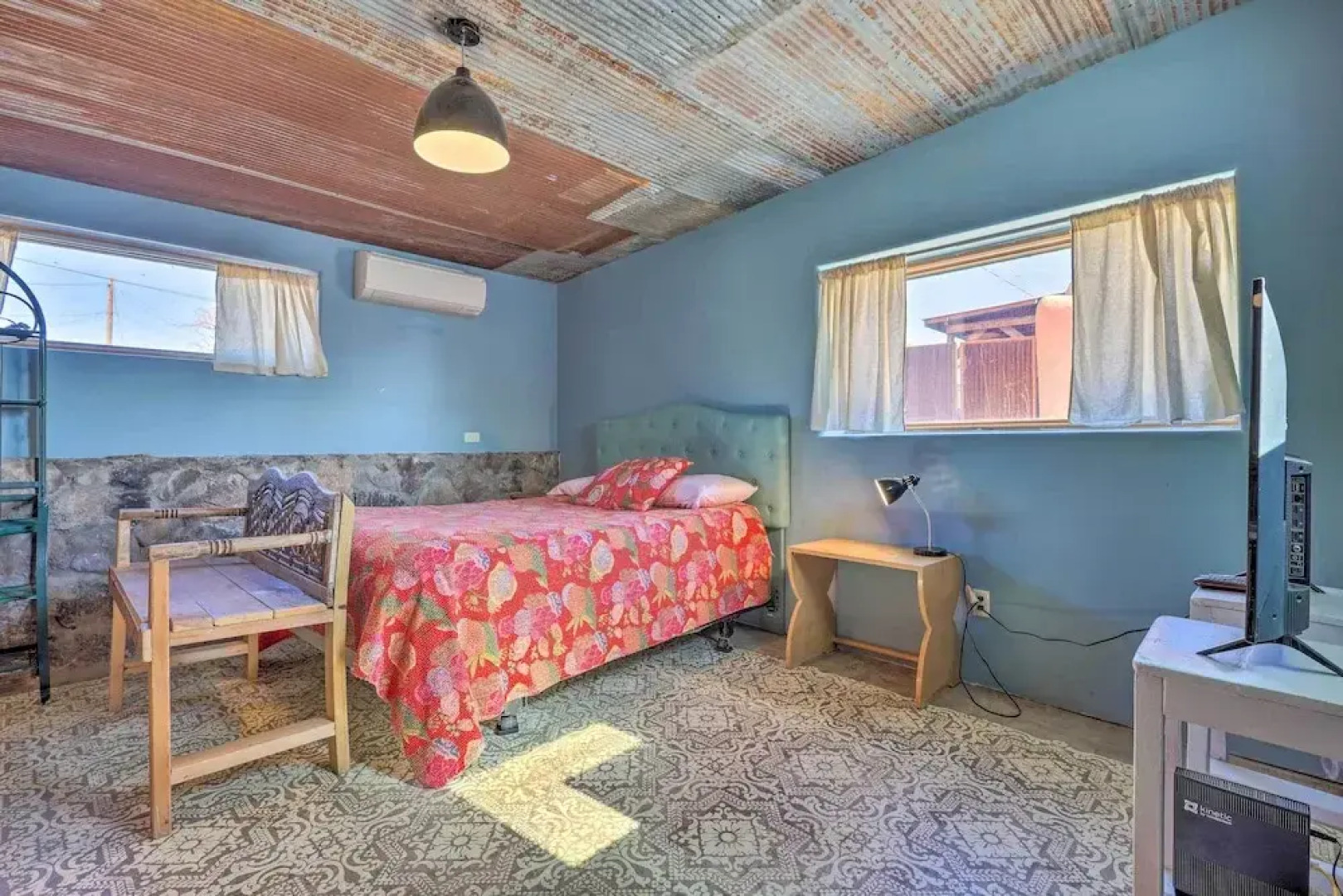 Unique Santa Cruz Studio ~ 25 Mi to Santa Fe