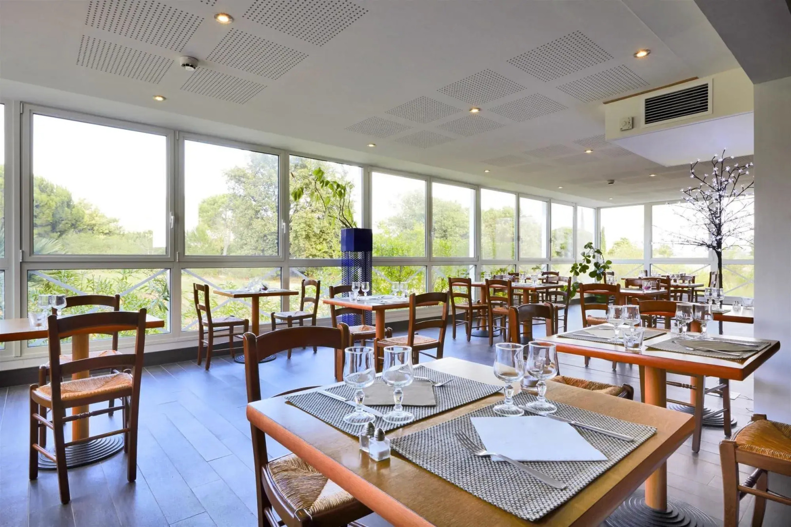 Hôtel, restaurant Kyriad Fréjus