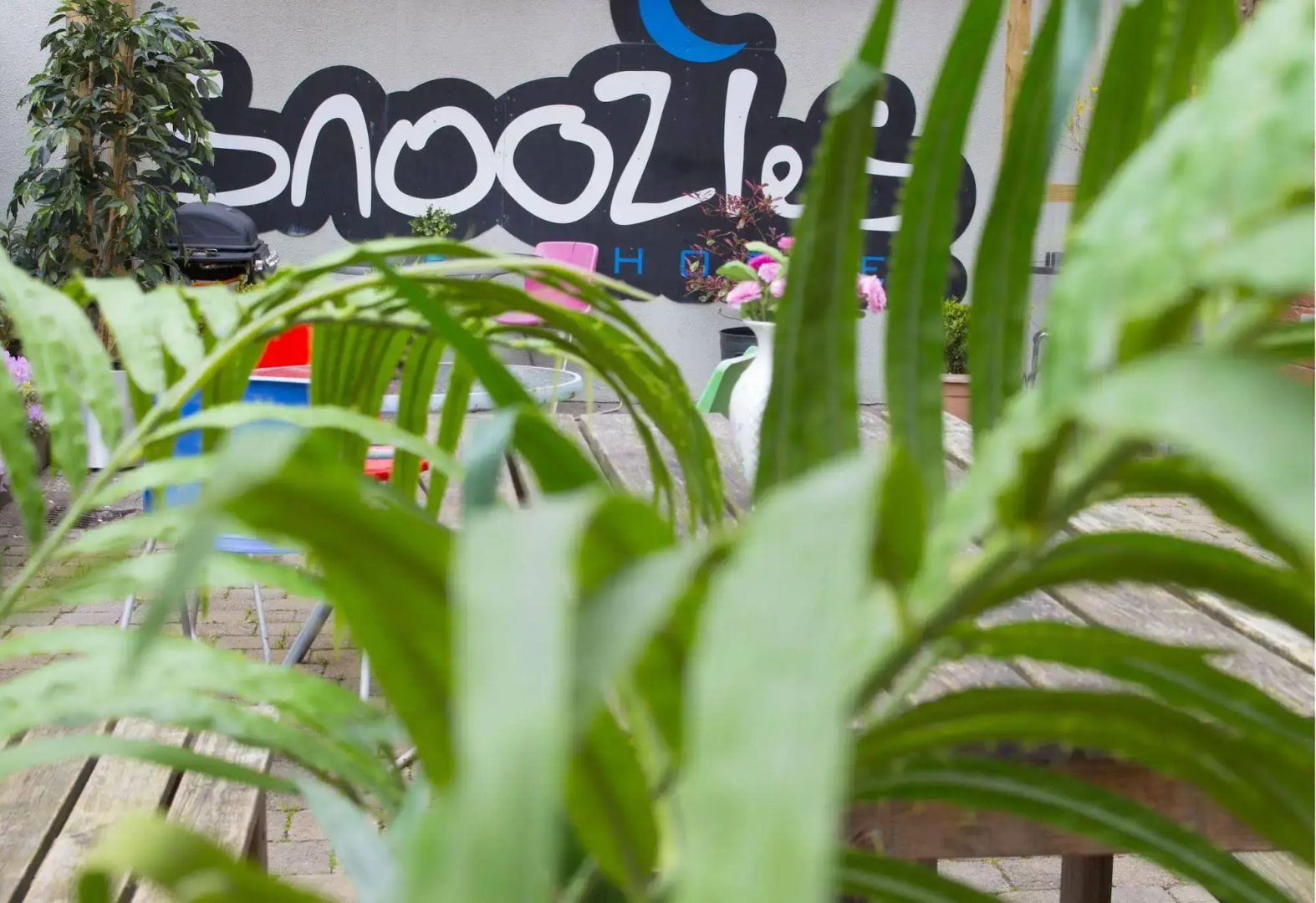 Snoozles Tourist Hostel