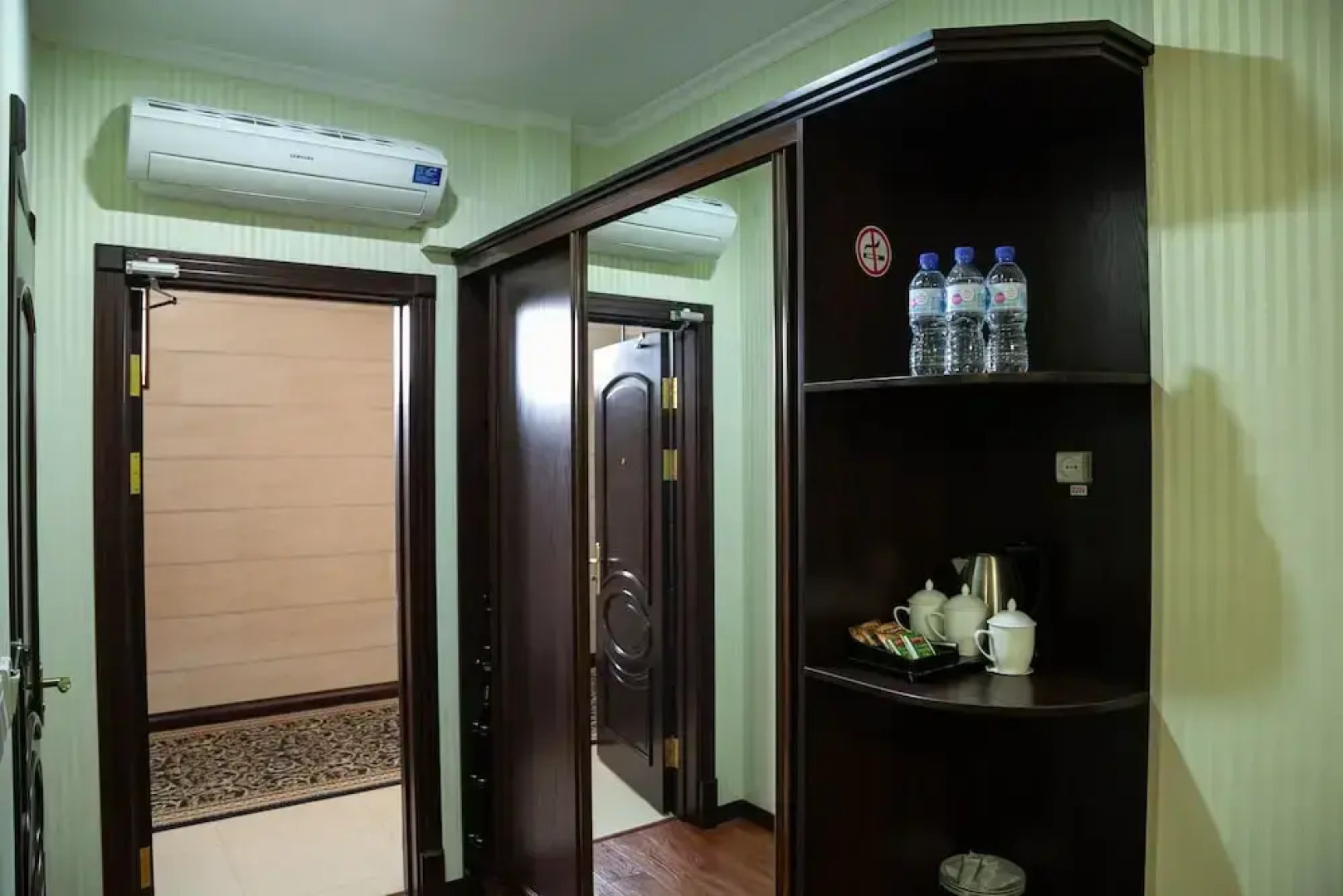 Отель Zargaron Plaza