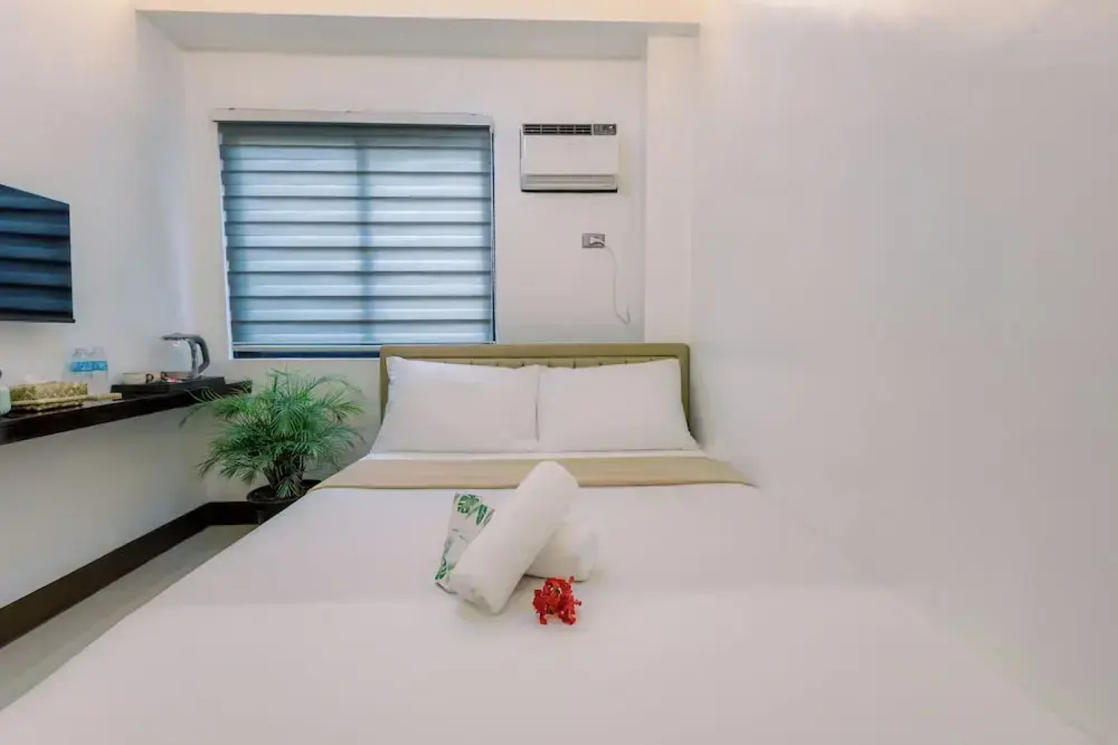 LOBOC RIVERSIDE INN and RESTAURANT