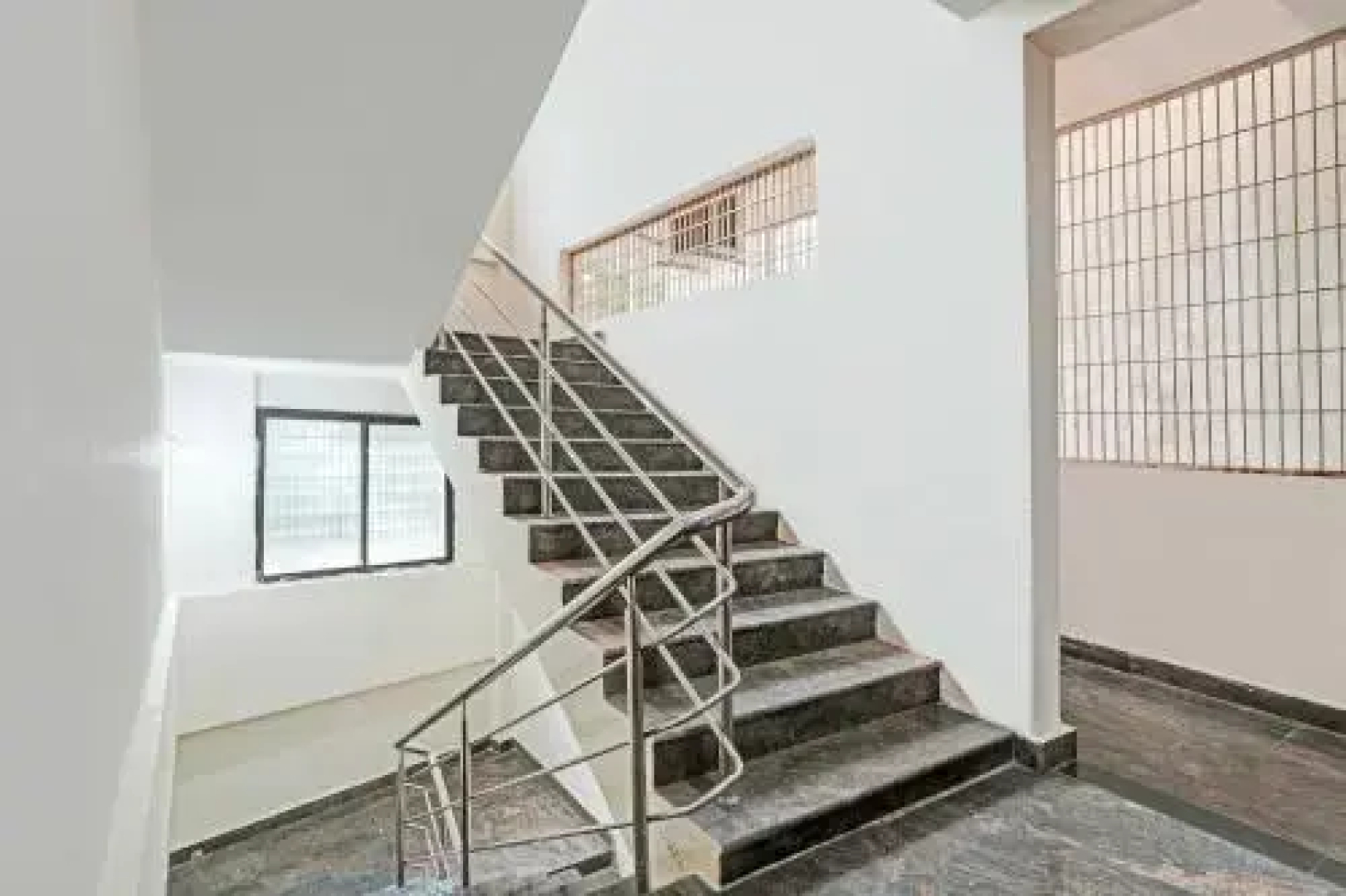 OYO 35561 Hotel Amar Inn