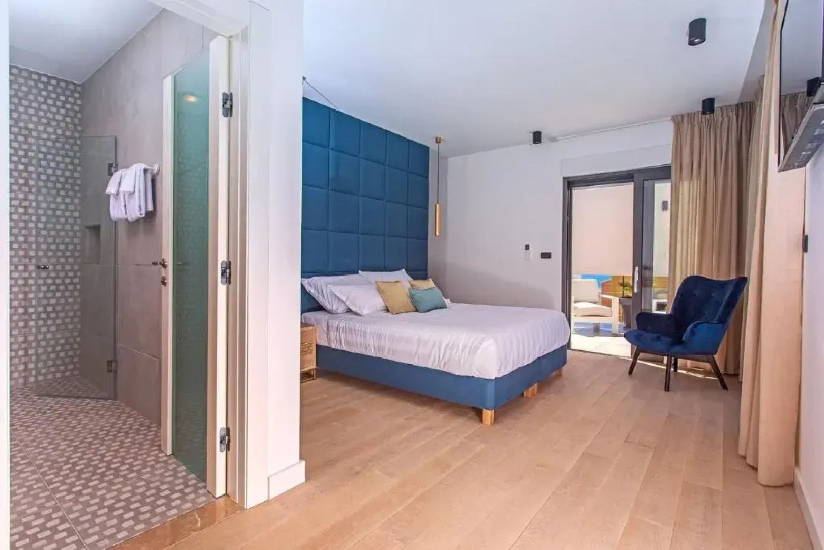 Luxury VILLA CECILIA with 4 en-suite bedrooms located 250m from the beach in Podstrana, max 8 people