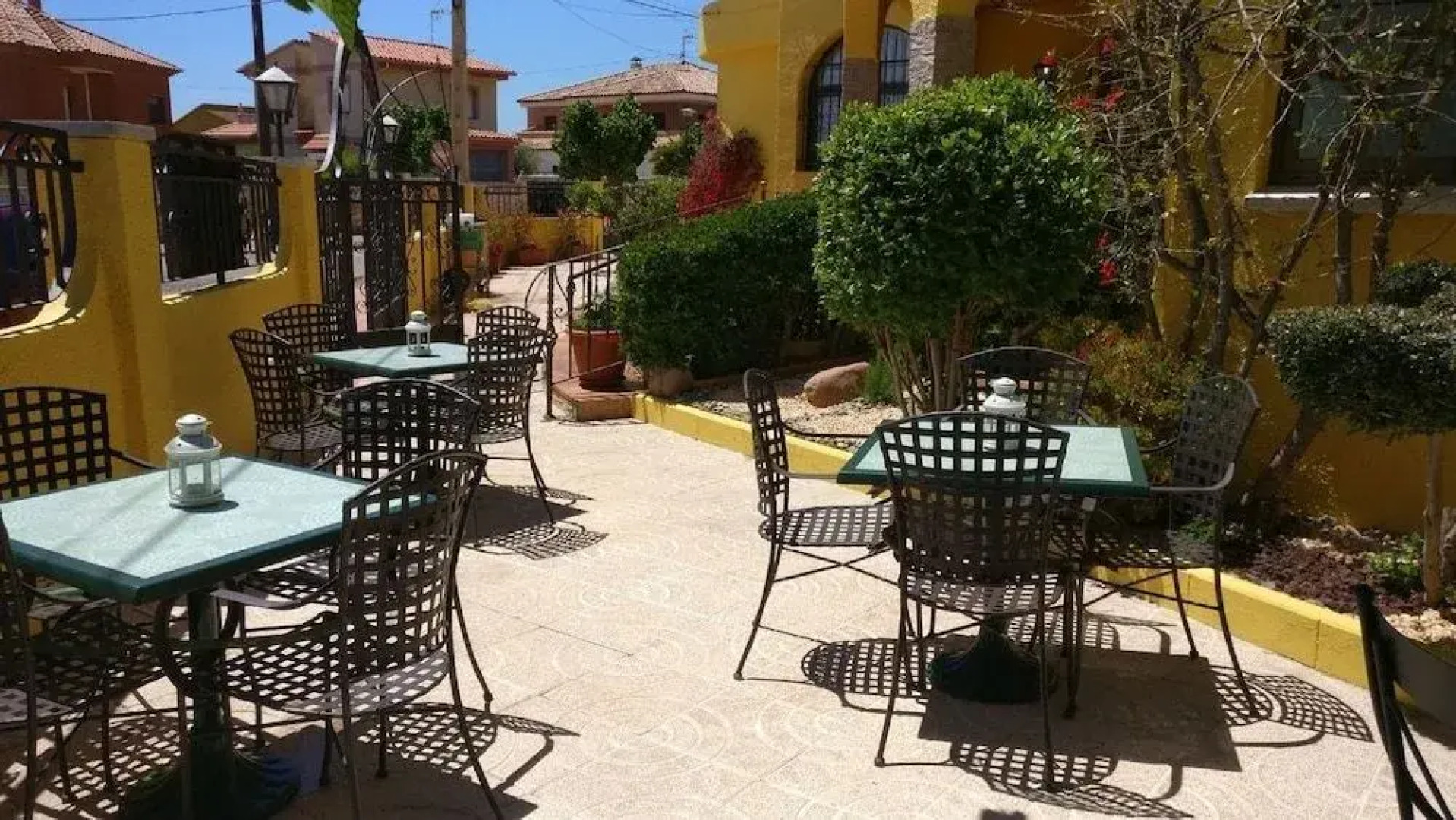 La Nova Tenalla - Adults Only