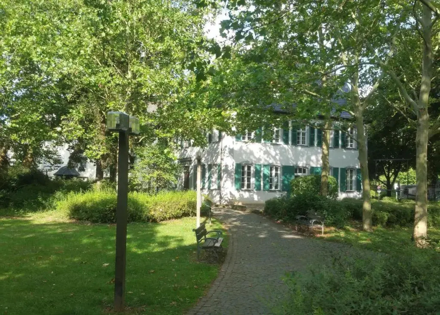 Ehem. Sommerresidenz von Fürst Friedrich III. App.1 und App.2