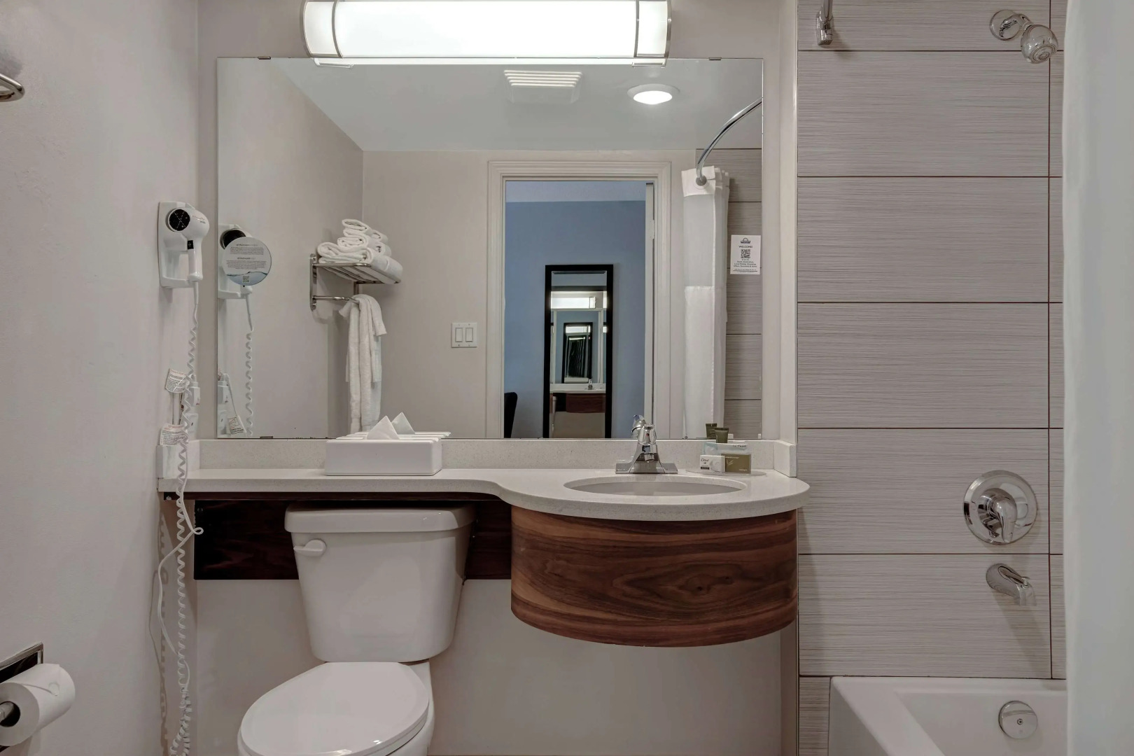 Days Inn by Wyndham Victoria Airport Sidney