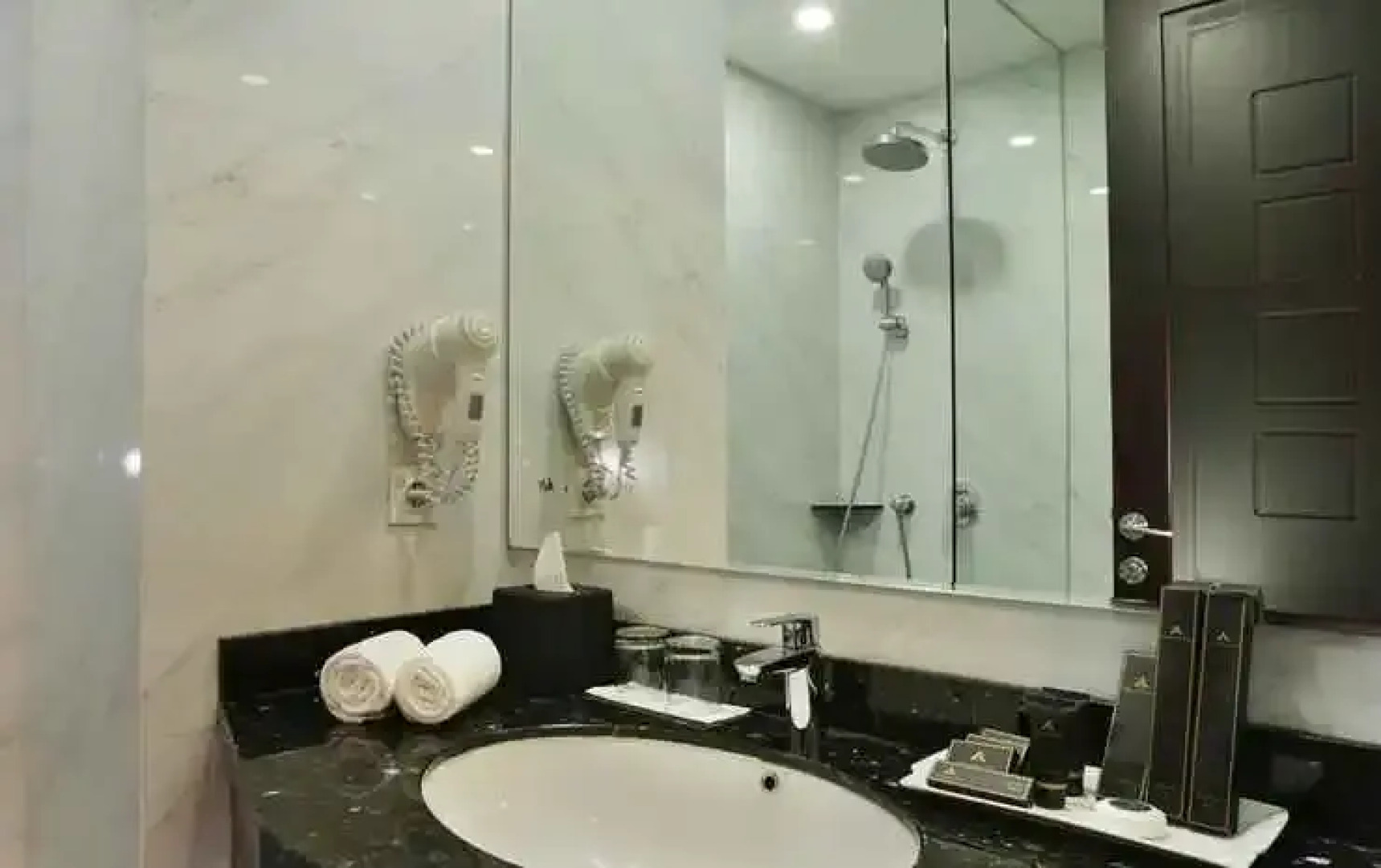 pyramid suites Hotel