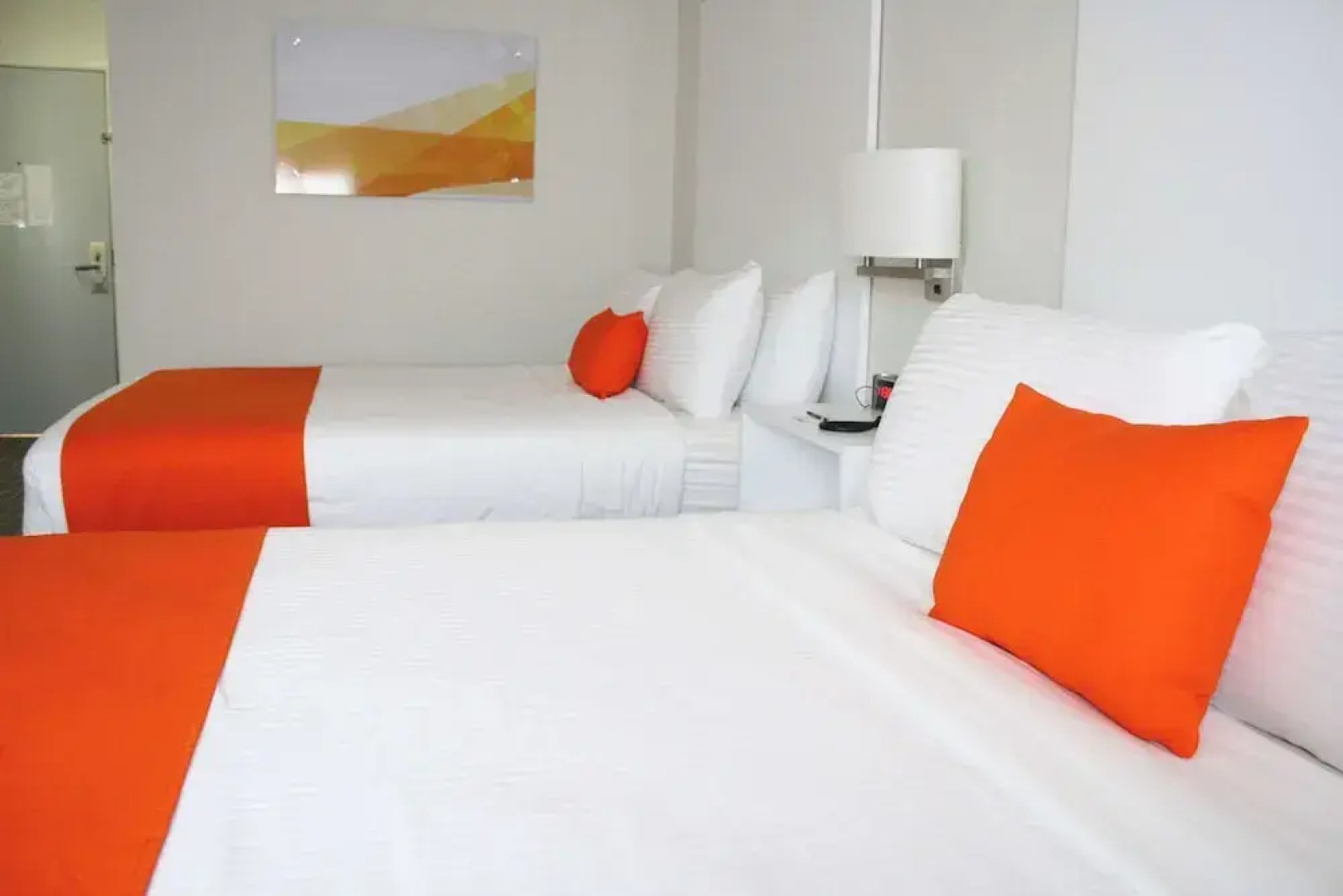 Schoenbrunn Inn & Suites