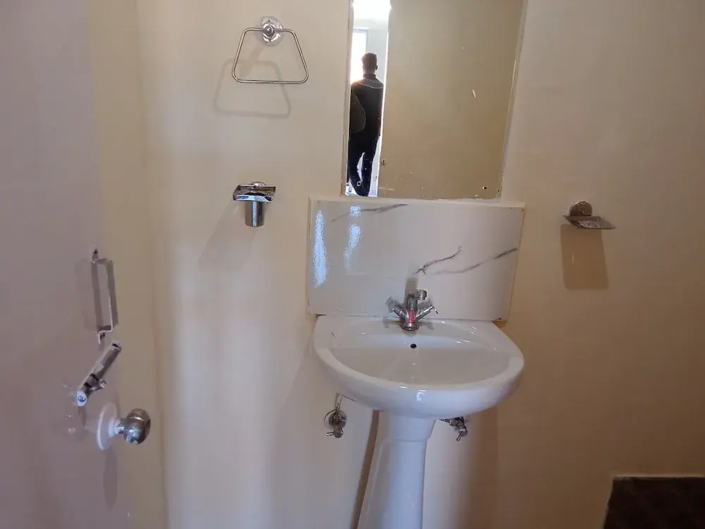 In Apple Estate Kanatal