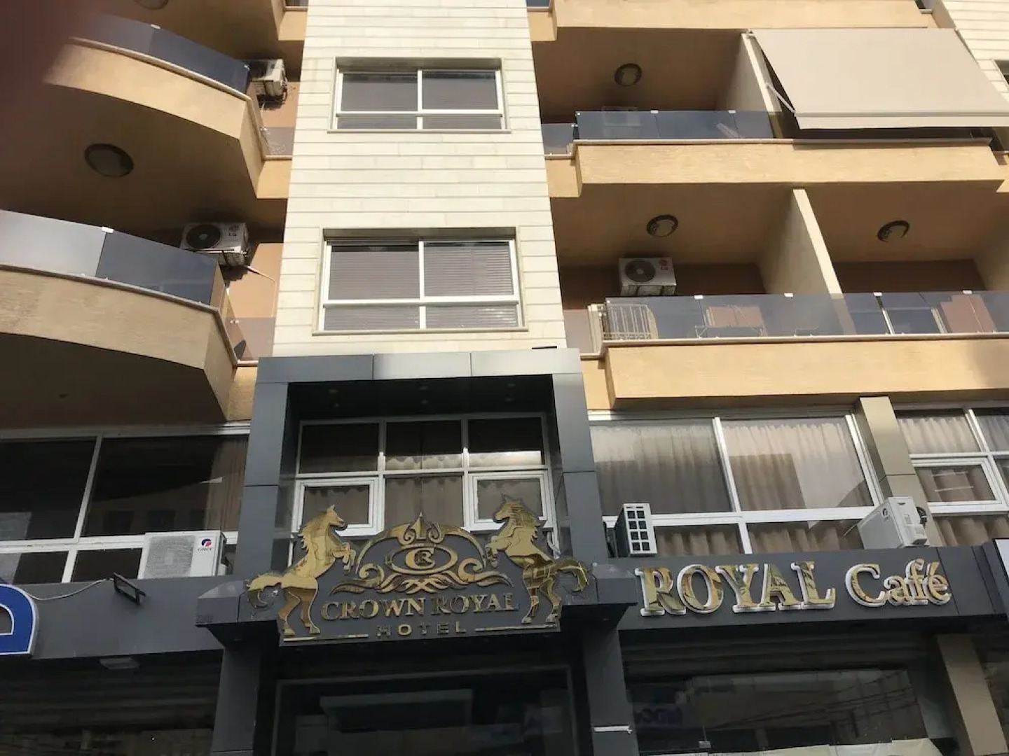 Crown Royal Hotel Tyr
