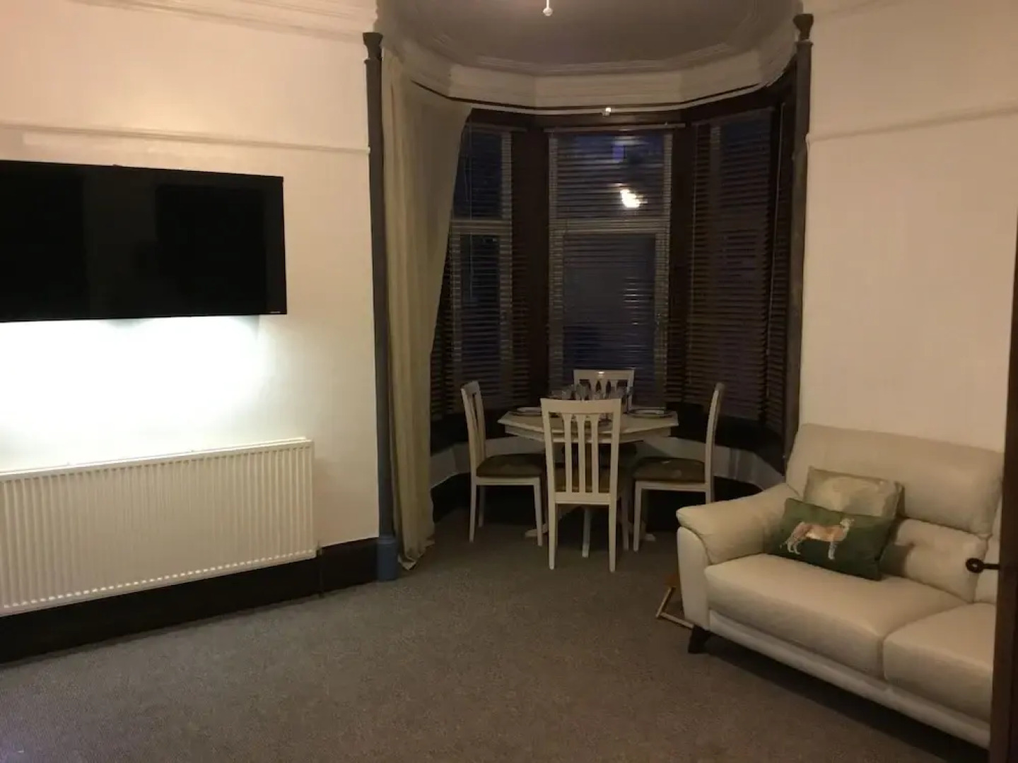 Two Bedroom Victorian Flat in the Centre of Port Glasgow Close to all Amenities