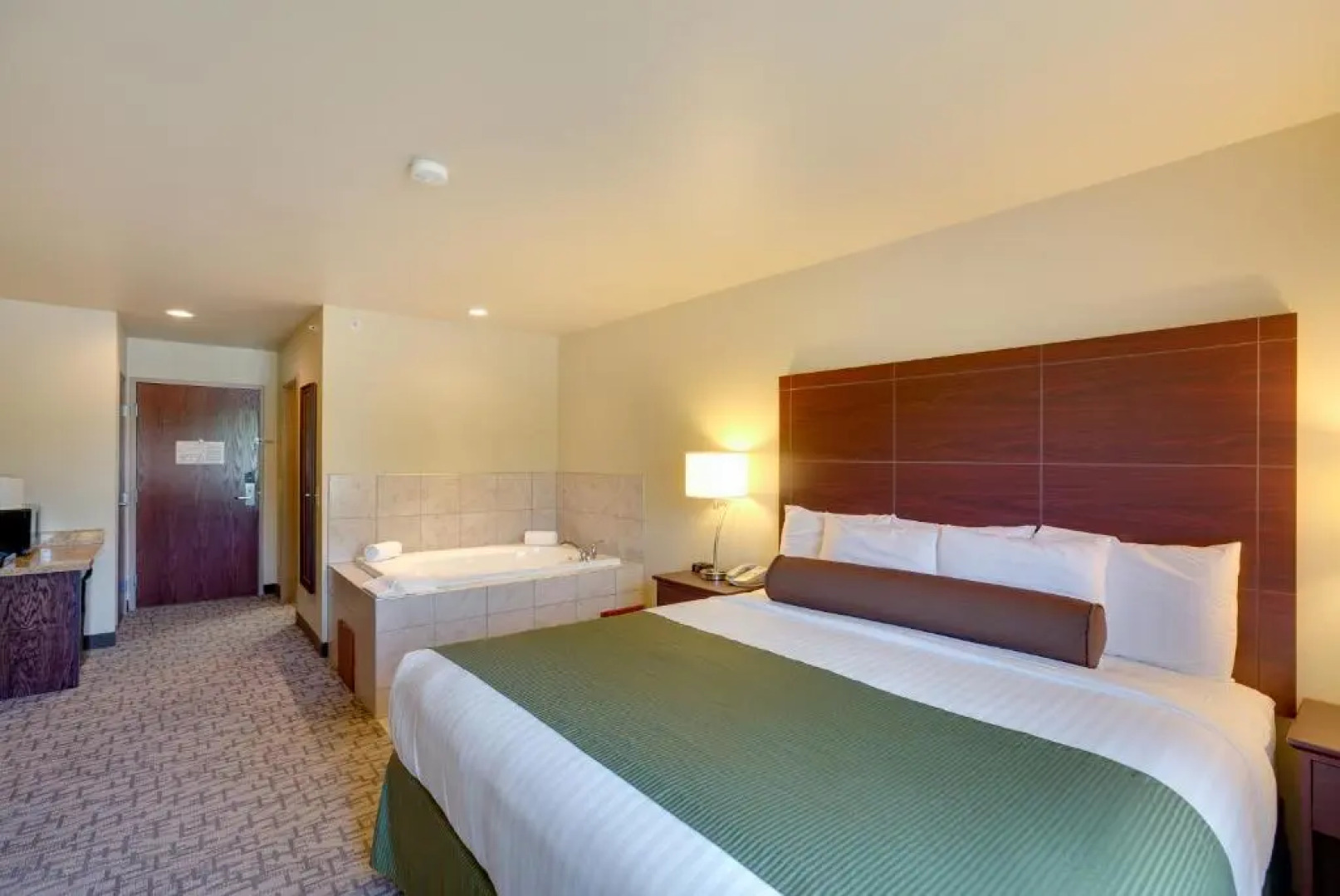 Cobblestone Inn & Suites - Clintonville