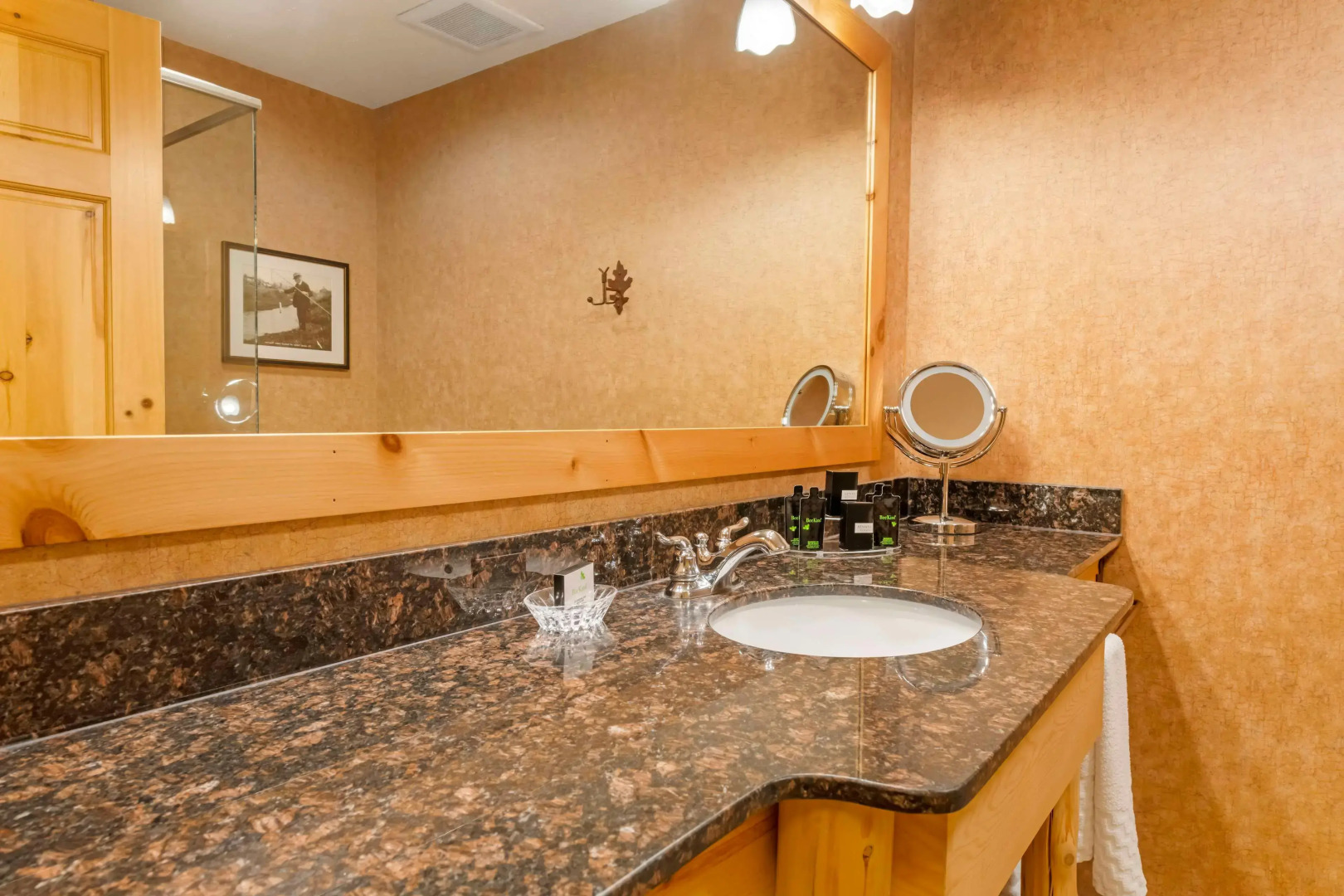 Best Western Premier The Lodge on Lake Detroit