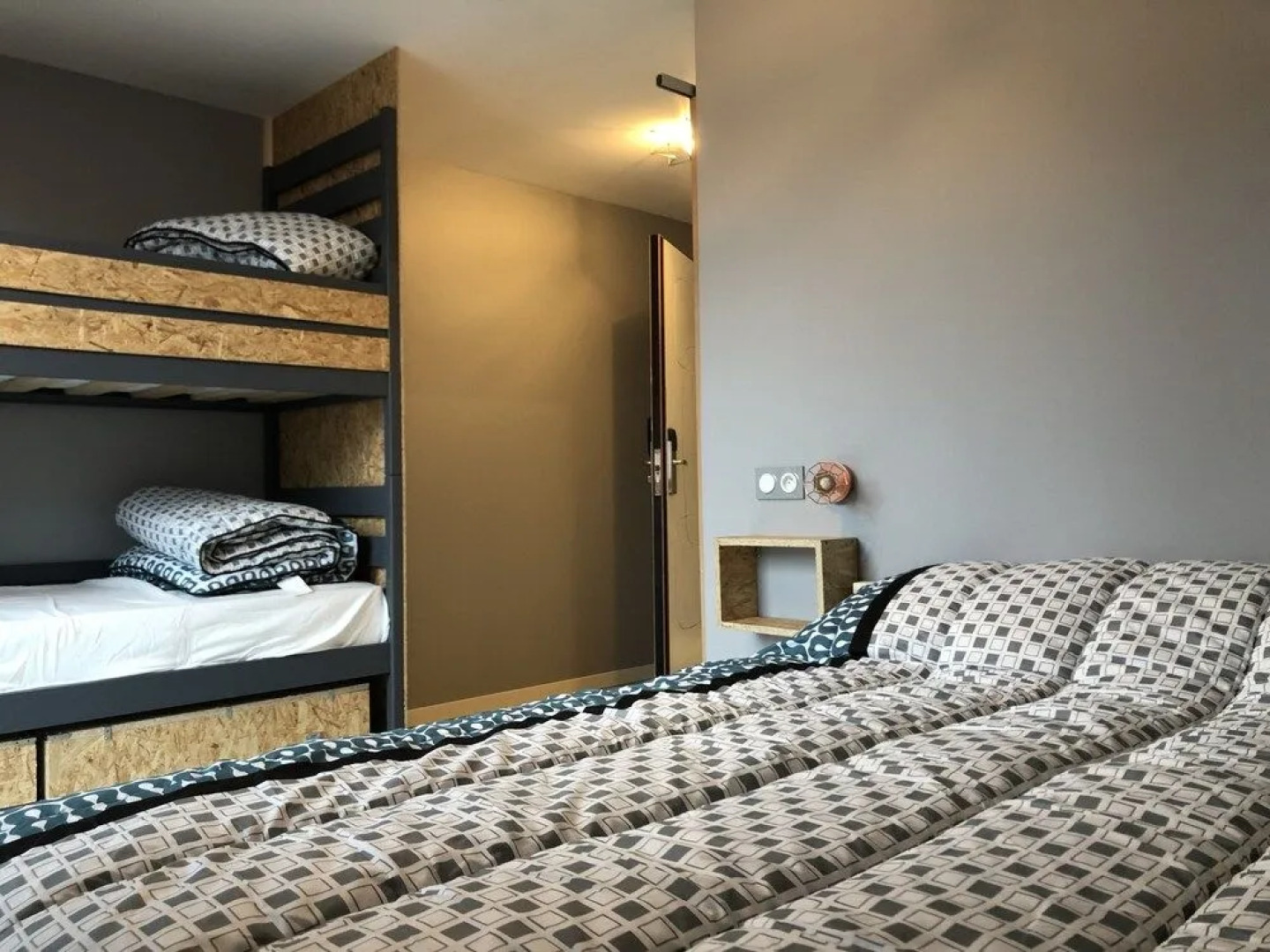 Share And Cheers Hostel