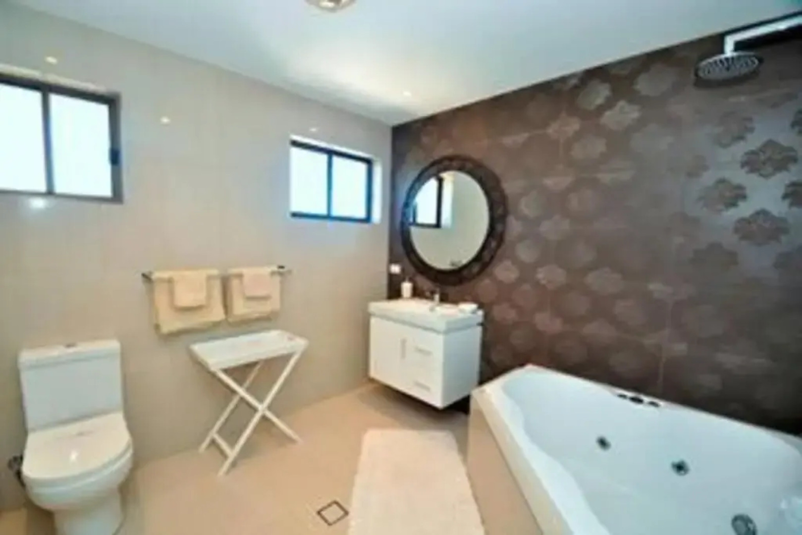 Arborea Country Holiday House catering for 14 to 16 guests In the heart of Bowral