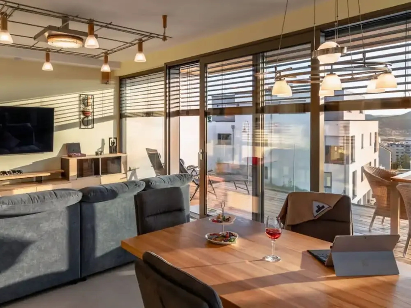 Mosel Sky Lounge With Loggia & Panoramic View