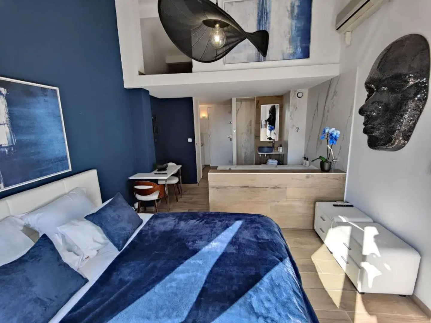 Suites JM - Les Pins Marines - Jacuzzi & Vue Mer