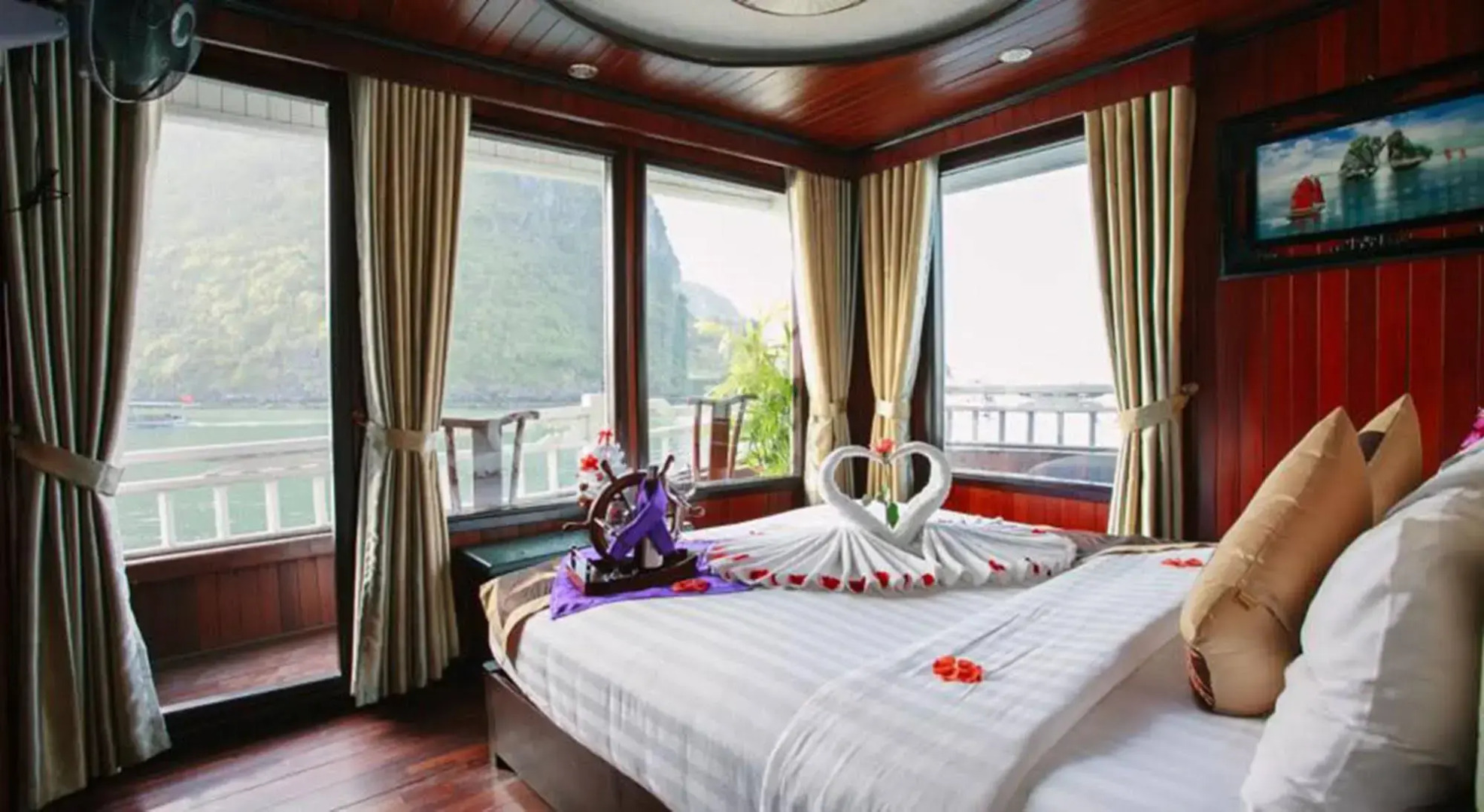 Viola Cruise Halong Bay