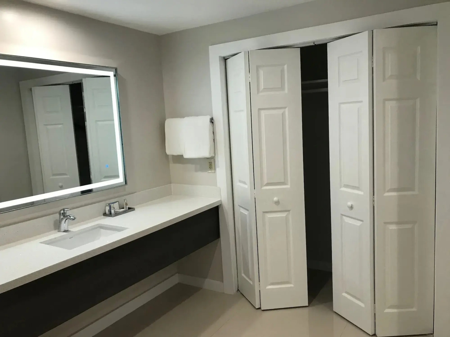 HOM Hotel Gainesville, SureStay Collection by Best Western