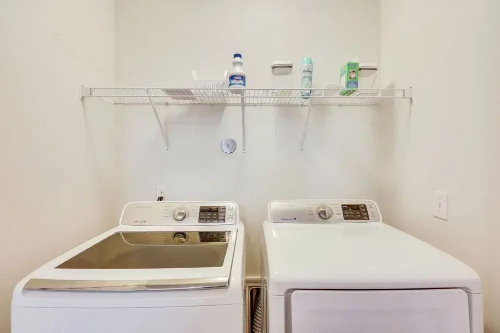 Sweet Dreamin Townhome ~ 7 Mi to Beach!