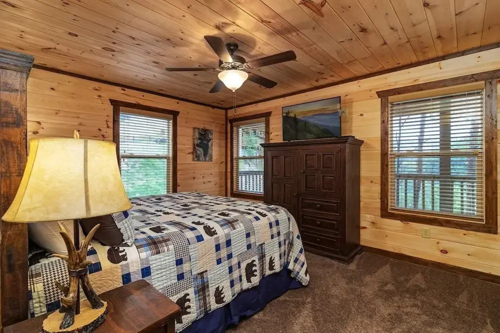 Take A Paws - 3 Bedrooms, 3 Baths, Sleeps 8 1 Cabin by RedAwning