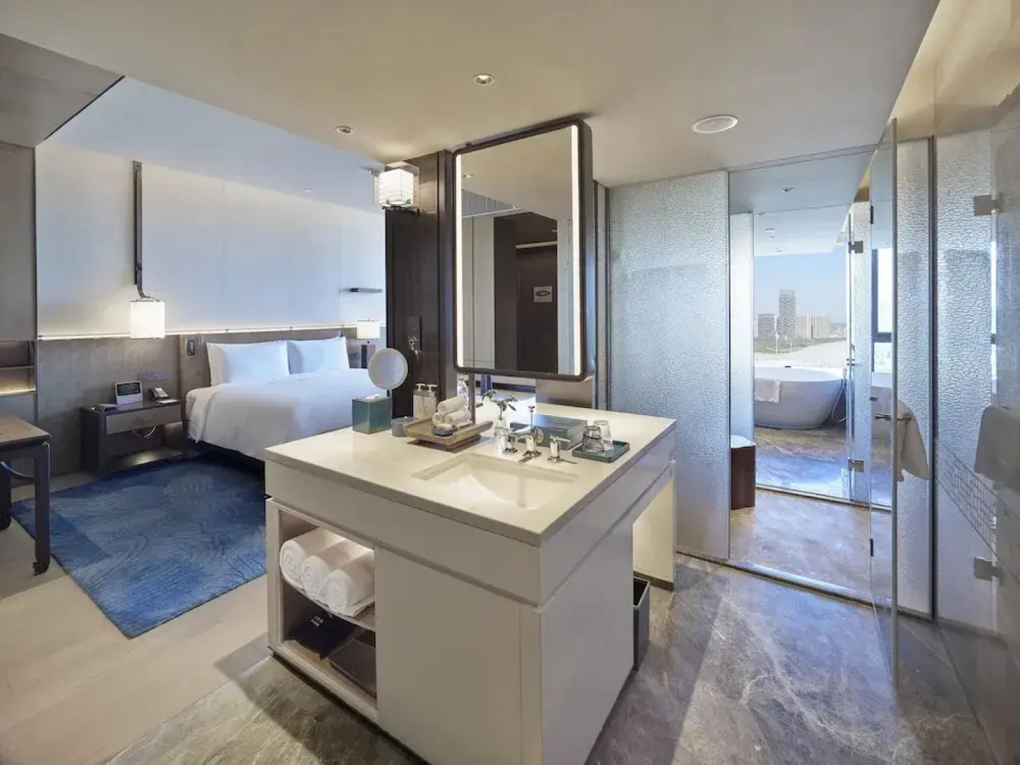 HUALUXE Nanjing Yangtze River by IHG