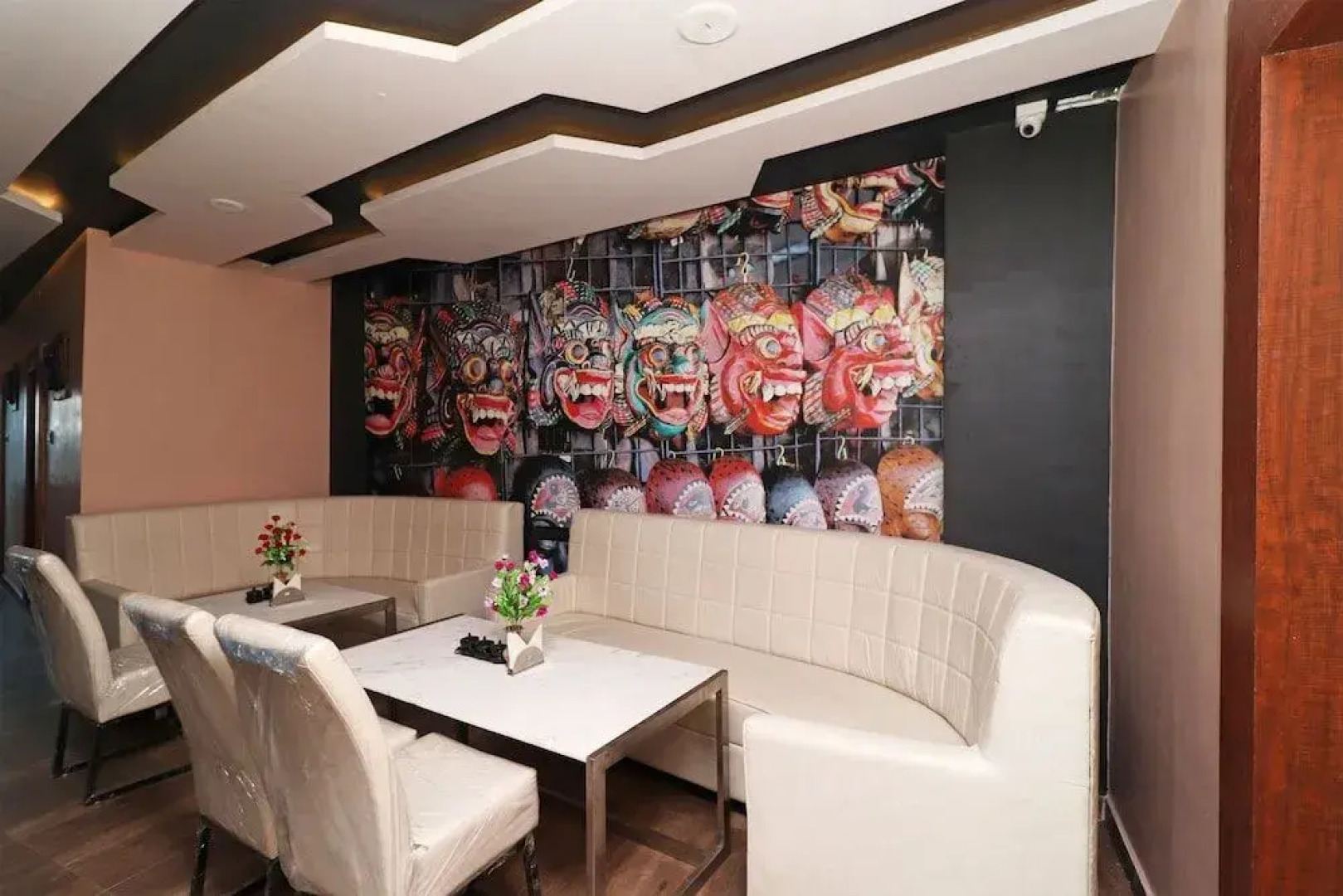 OYO 28645 Nirmalya Plaza