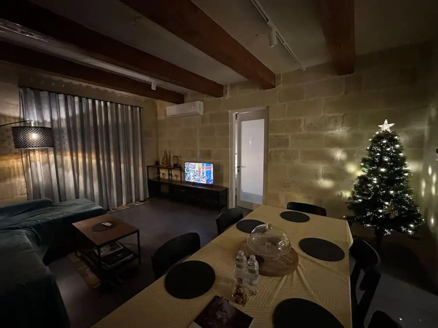 Heritage Living Apartment With Spectacular Views