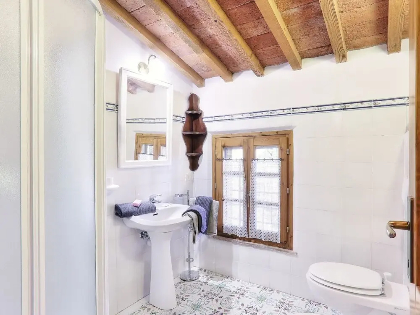 Luxurious Cottage in Palaia With Pool