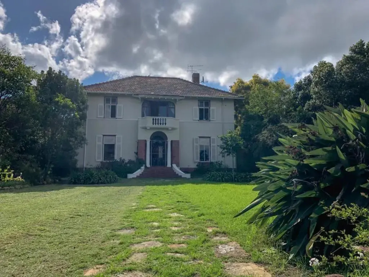 Secret Palace - Large 5 bedroom Family Home