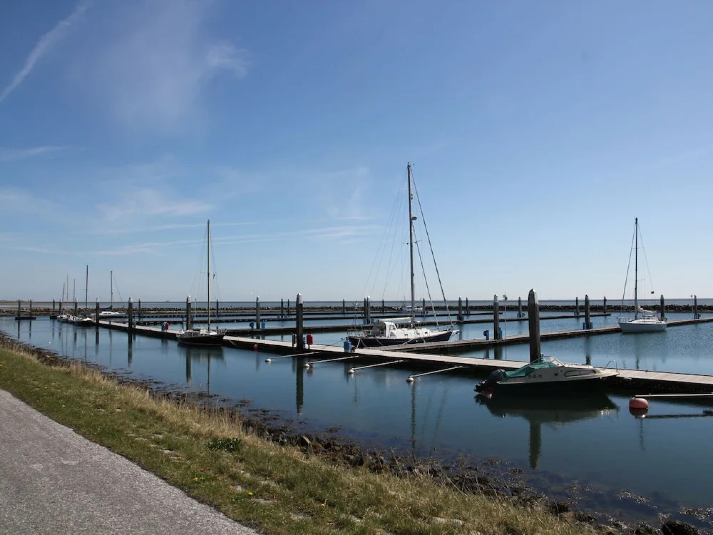 Modern Cabin Near Sea in Oosterend Terschelling