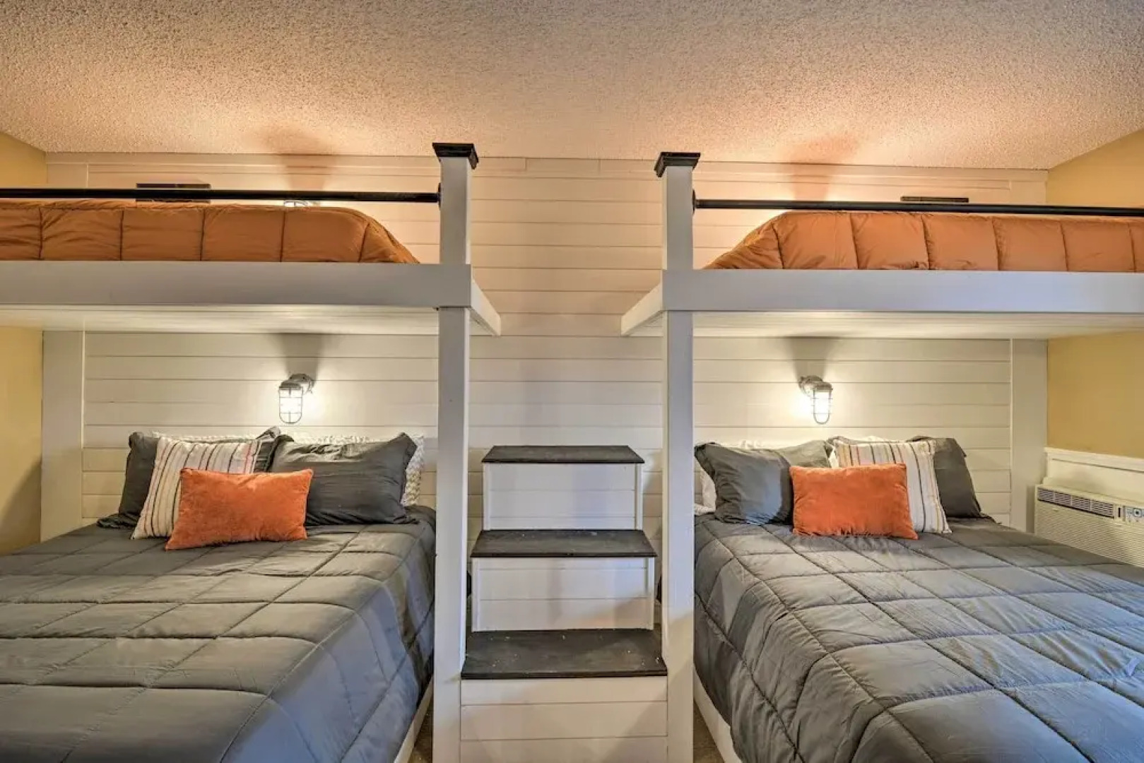 Cozy Bellaire Condo w/ Balcony - 3 Mi to Skiing!