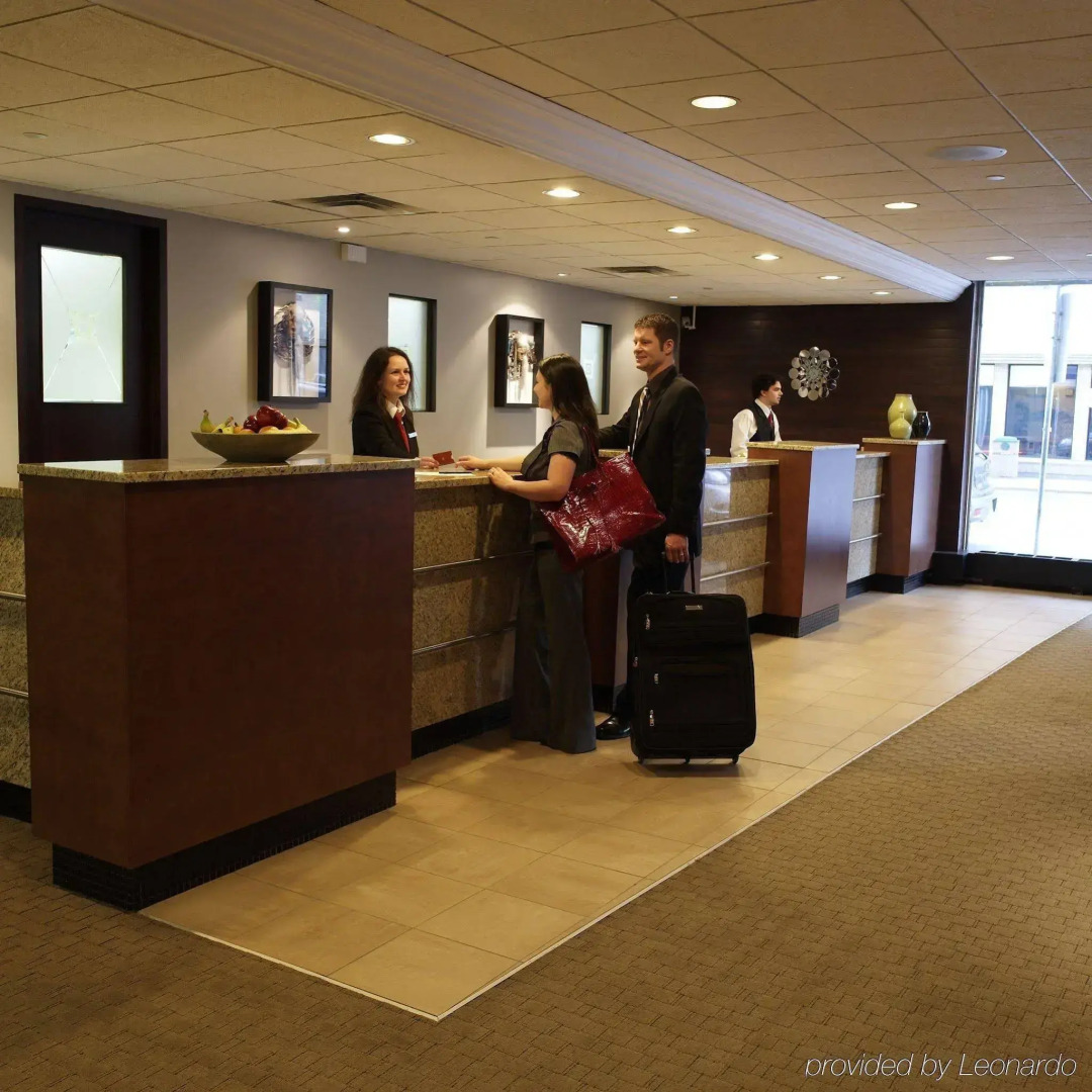 Place Louis Riel Suite Hotel