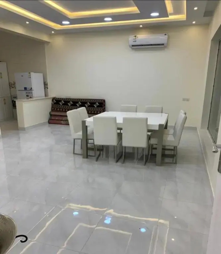 فيلا المشراق دورين 4غرف نوم وصالة وصالة معيشة مع شالية ومسبح داخلي