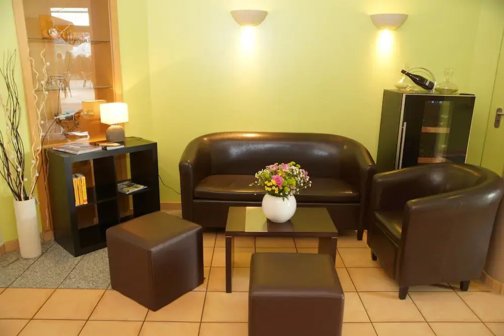 Warias Hotel & Restaurant