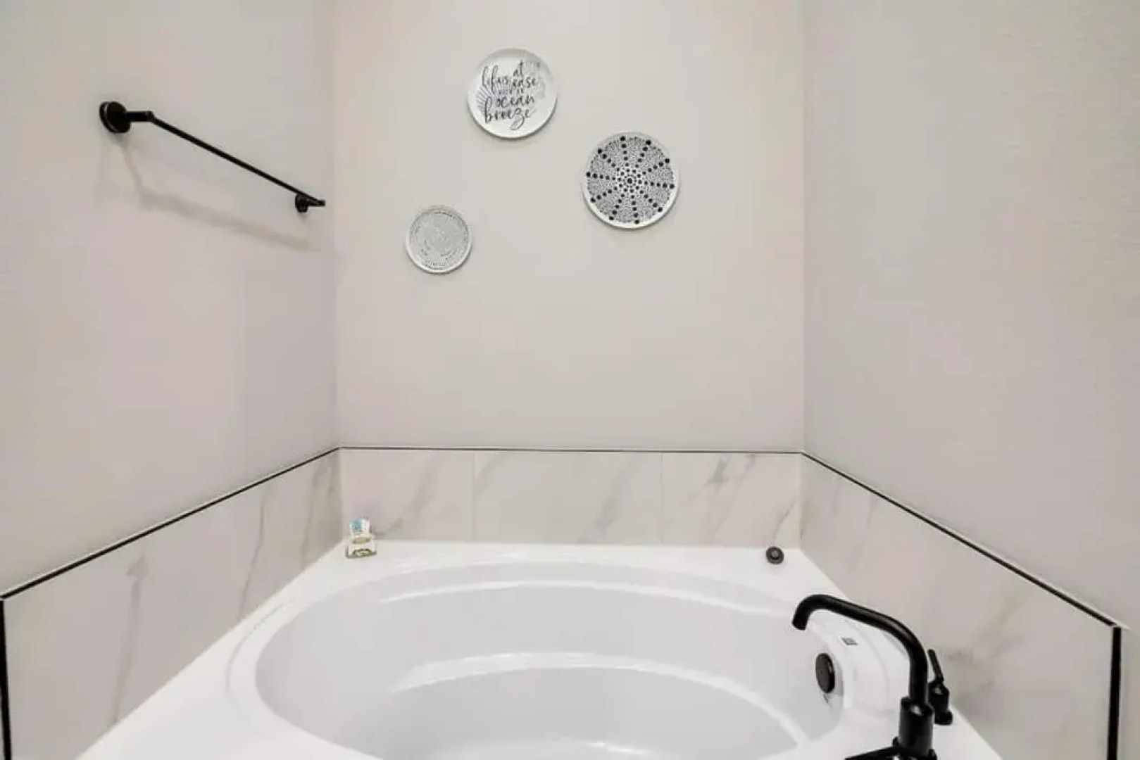 Luxurious Family-friendly Oasis with Laguna Views